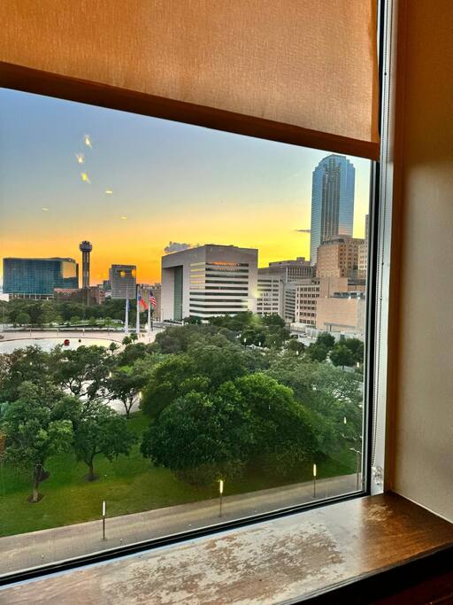 spacious-1br-or-3-king-beds-or-free-valet-parking/