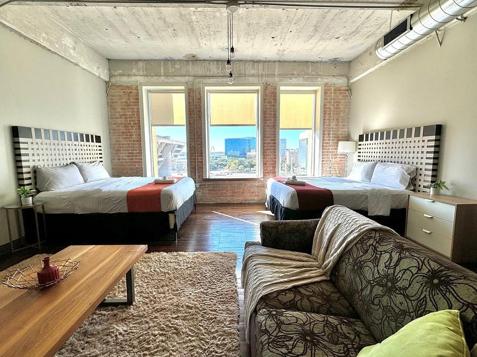 Spacious 1BR | 3 King Beds | Free Valet Parking - Dallas