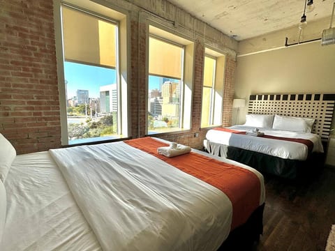 Spacious 1BR | 3 King Beds | Free Valet Parking