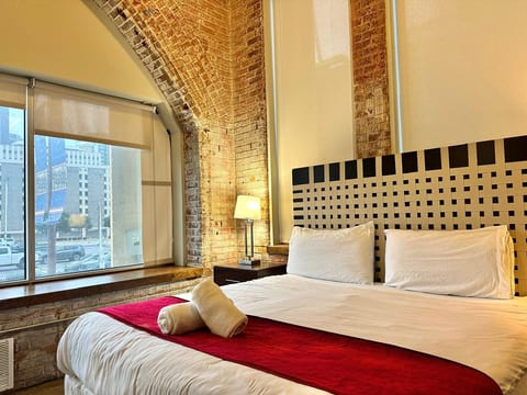 2 BR & 2 Bath | Downtown | Free Valet Parking | 1