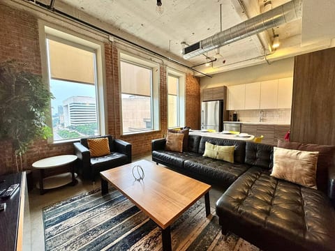 2BR | 2 Bath | Downtown Views | Free Valet Parking