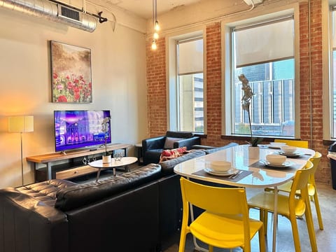 2 BR | 2 BT | Downtown | Free Valet Parking | # 6