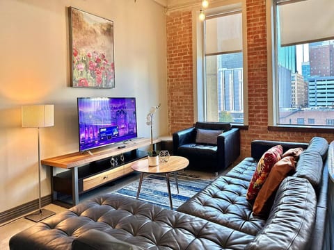 2 BR | 2 BT | Downtown | Free Valet Parking | # 6