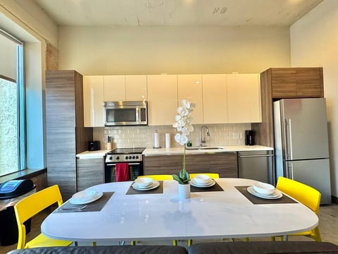 2 BR | 2 BT | Downtown | Free Valet Parking | # 6