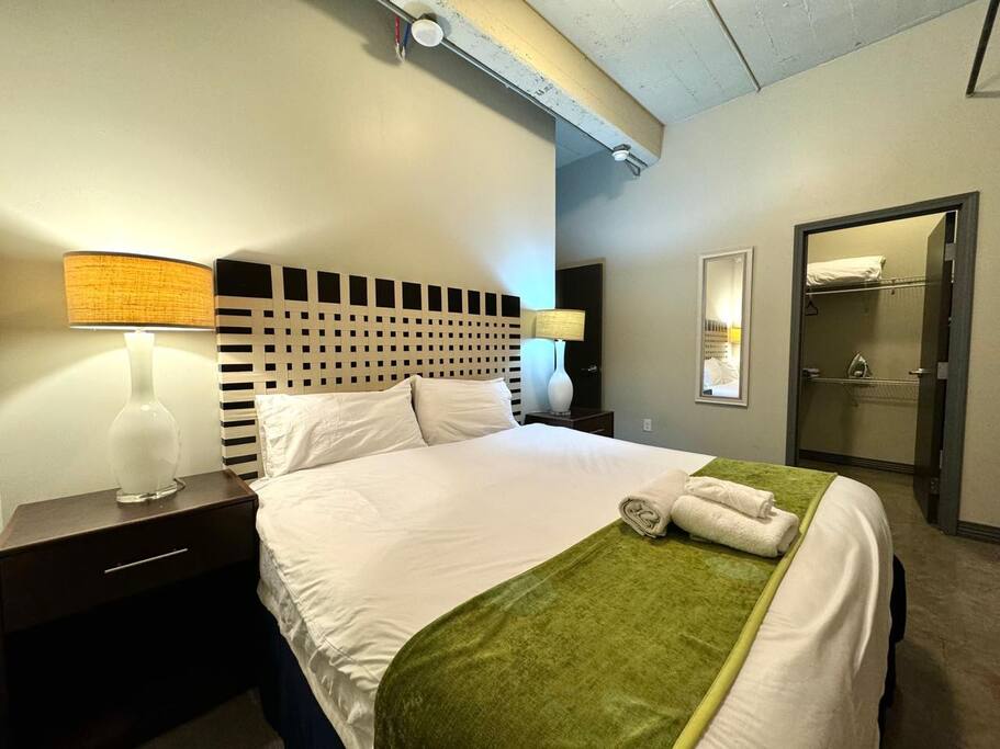 2-br-or-2-bath-or-downtown-or-free-valet-parking-or-3/