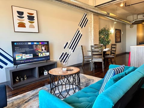 2BR | Near Reunion Tower | Free Valet Parking