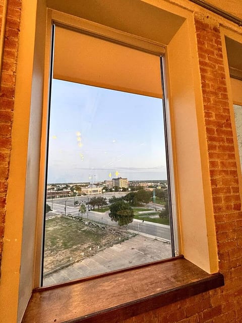 2BR | Near Reunion Tower | Free Valet Parking