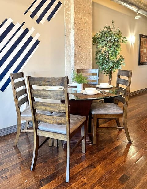 2BR | Near Reunion Tower | Free Valet Parking