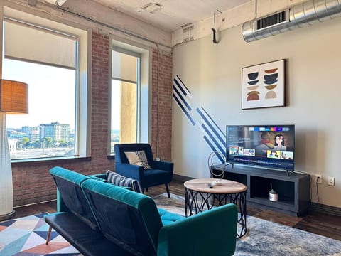 2BR | Near Reunion Tower | Free Valet Parking
