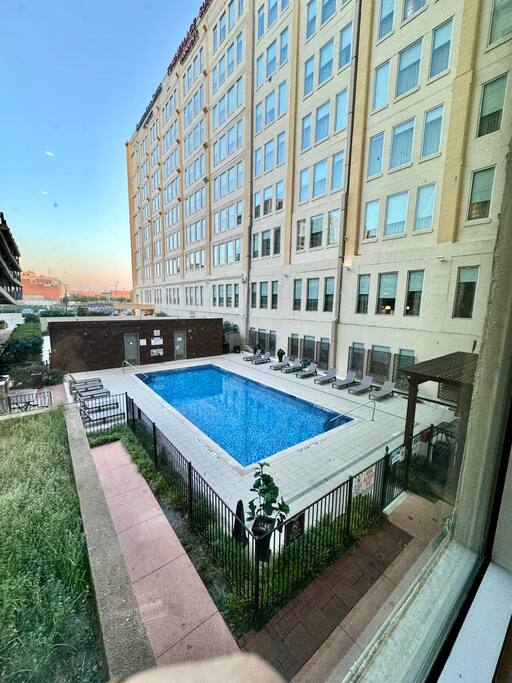 tranquil-2br2bth-w-pool-view-or-downtown-or-free-v/