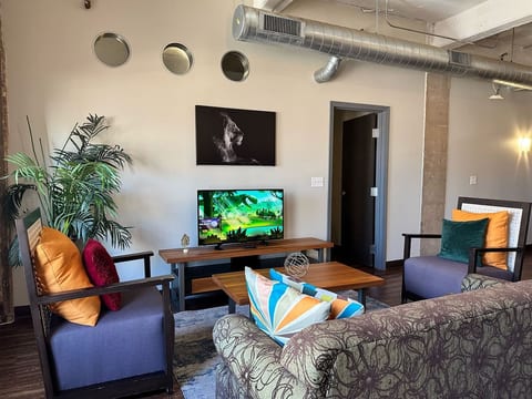 Tranquil 2BR/2BTH w/ Pool View | Downtown | Free V
