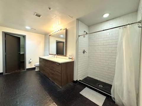 Tranquil 2BR/2BTH w/ Pool View | Downtown | Free V