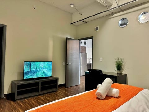 Tranquil 2BR/2BTH w/ Pool View | Downtown | Free V