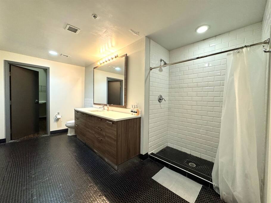 tranquil-2br2bth-w-pool-view-or-downtown-or-free-v/