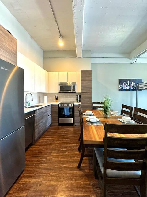 Tranquil 2BR/2BTH w/ Pool View | Downtown | Free V