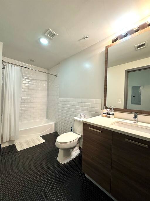 tranquil-2br2bth-w-pool-view-or-downtown-or-free-v/