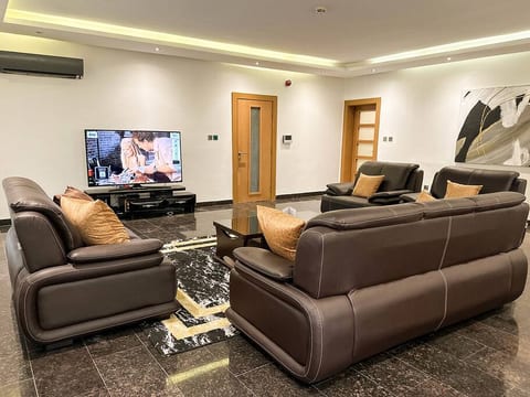 George Residence - Stylish 3BR in SDA Ikoyi | WiFi