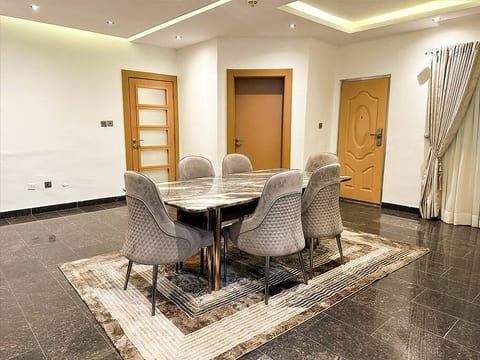George Residence - Stylish 3BR in SDA ikoyi | WiFi