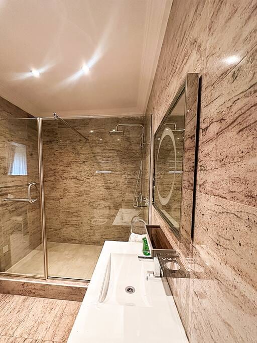 George Residence - Luxury 3BR in SDA Ikoyi | WiFi - Lagos
