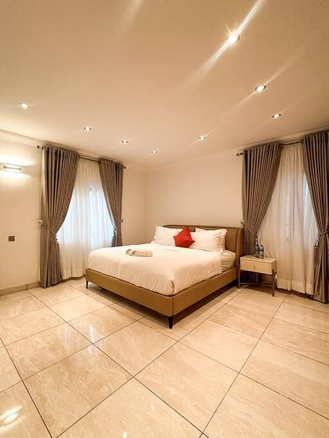 George Residence - Luxury 3BR in SDA Ikoyi | WiFi