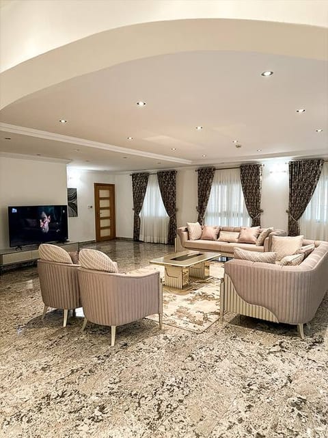 George Residence - Luxury 3BR in SDA Ikoyi | WiFi