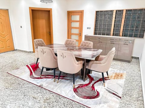 George Residence – Cozy 3BR Apartment in Ikoyi SDA