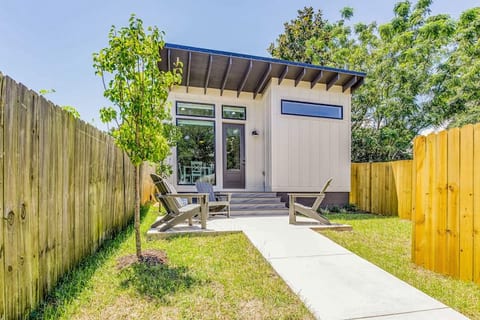 Luxurious new build minutes from beach+downtown