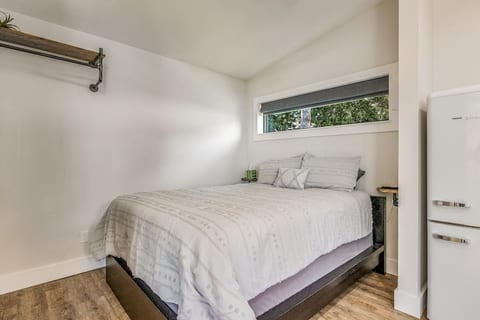 Luxurious new build minutes from beach+downtown
