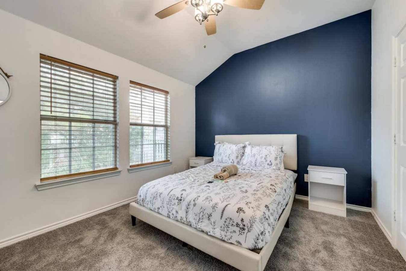 family-and-business-retreat-or-king-bed-and-top-amenities/