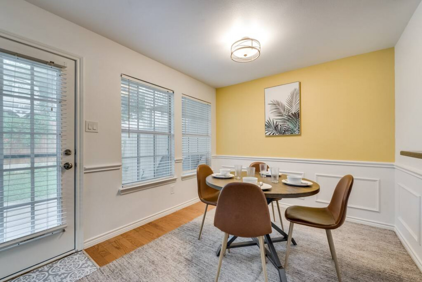 family-and-business-retreat-or-king-bed-and-top-amenities/