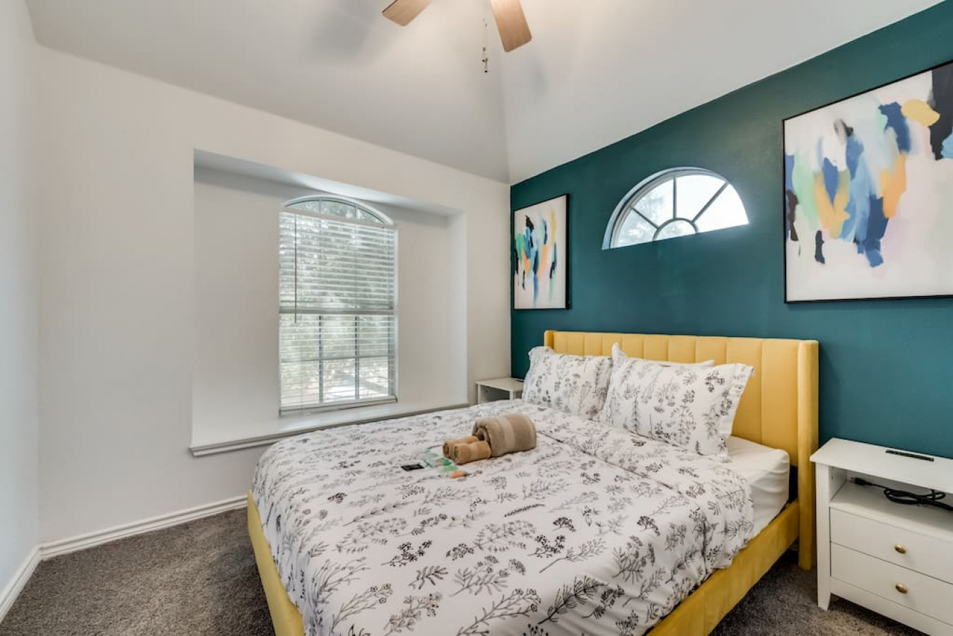 family-and-business-retreat-or-king-bed-and-top-amenities/