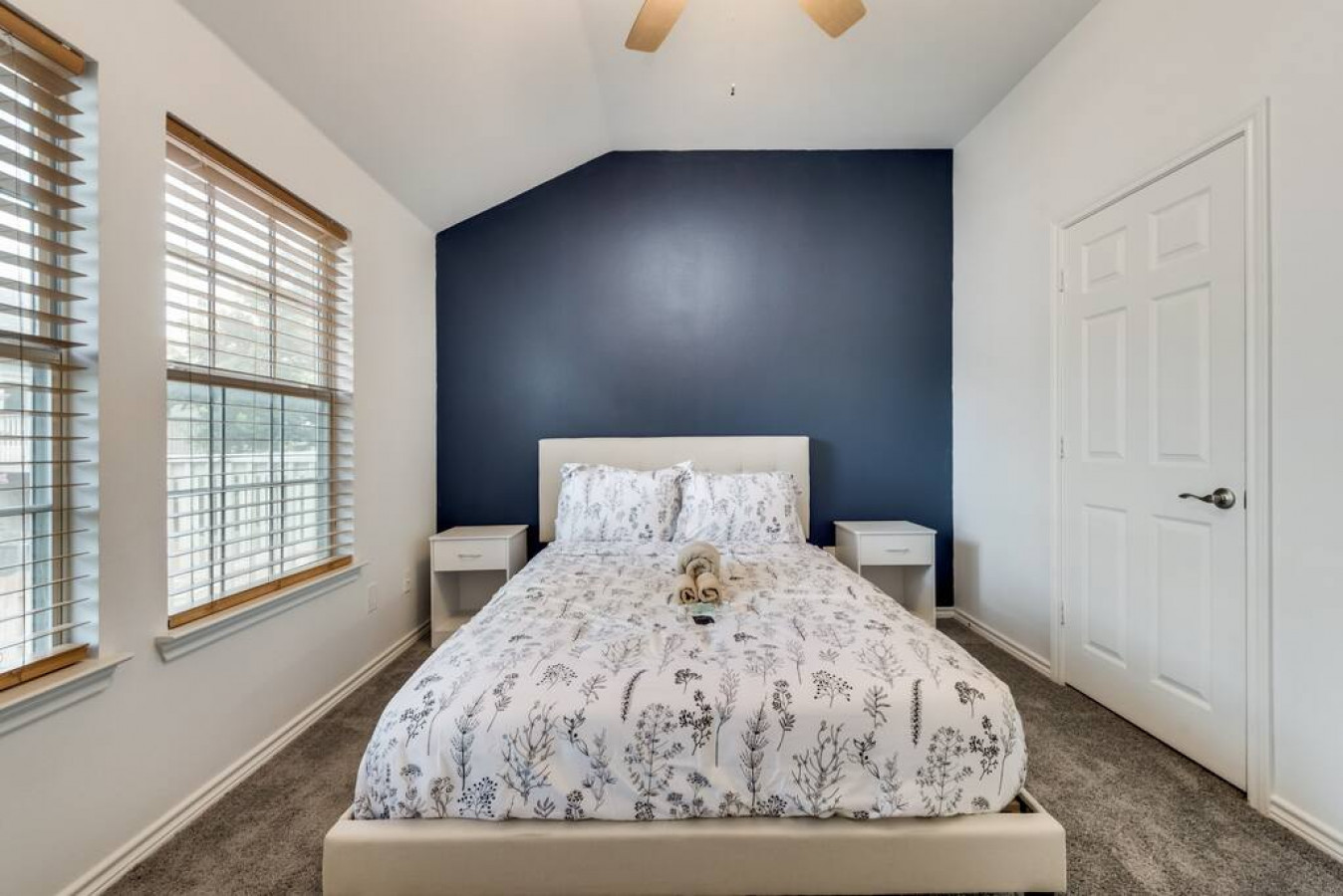 family-and-business-retreat-or-king-bed-and-top-amenities/