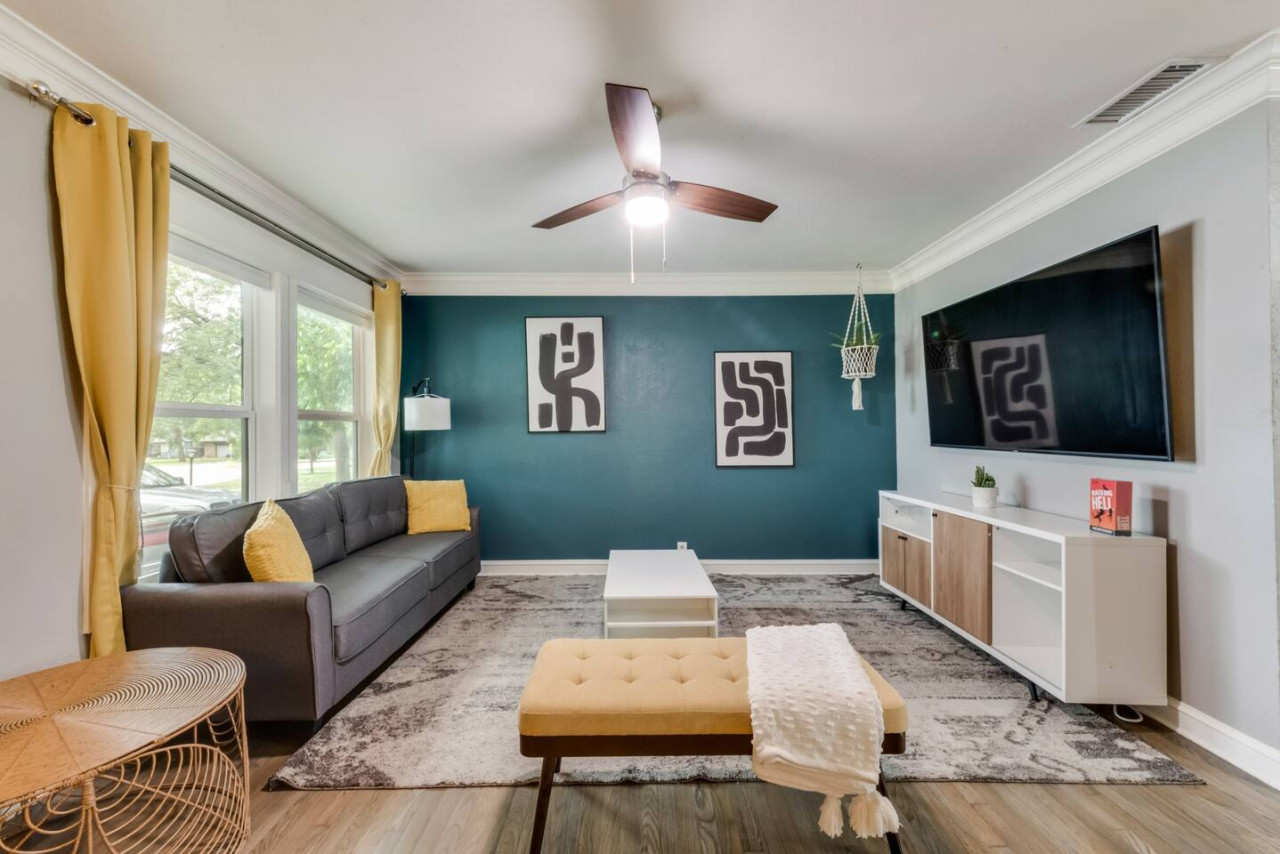 rare-exclusive-retreat-orprivate-hot-tub-or-king-bed/