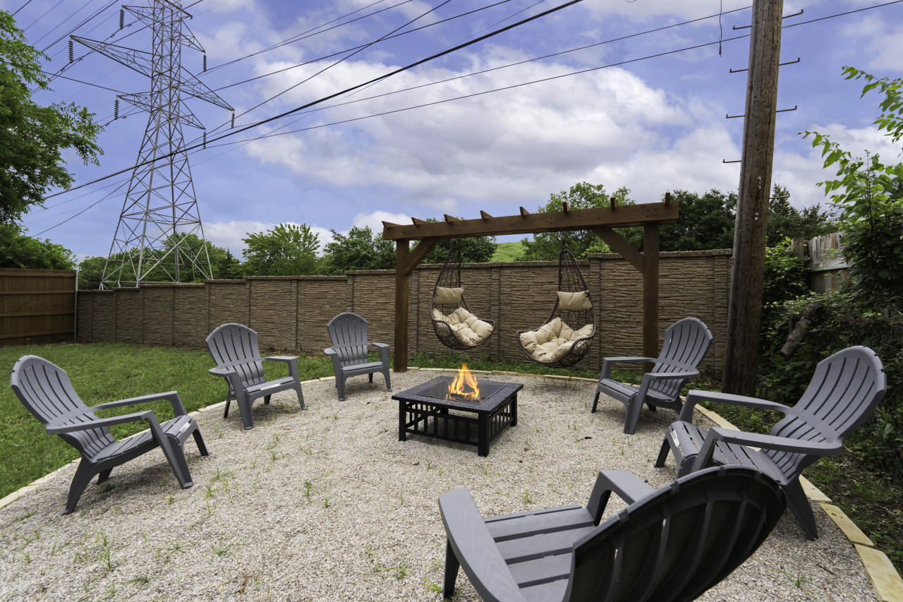 rare-exclusive-retreat-orprivate-hot-tub-or-king-bed/