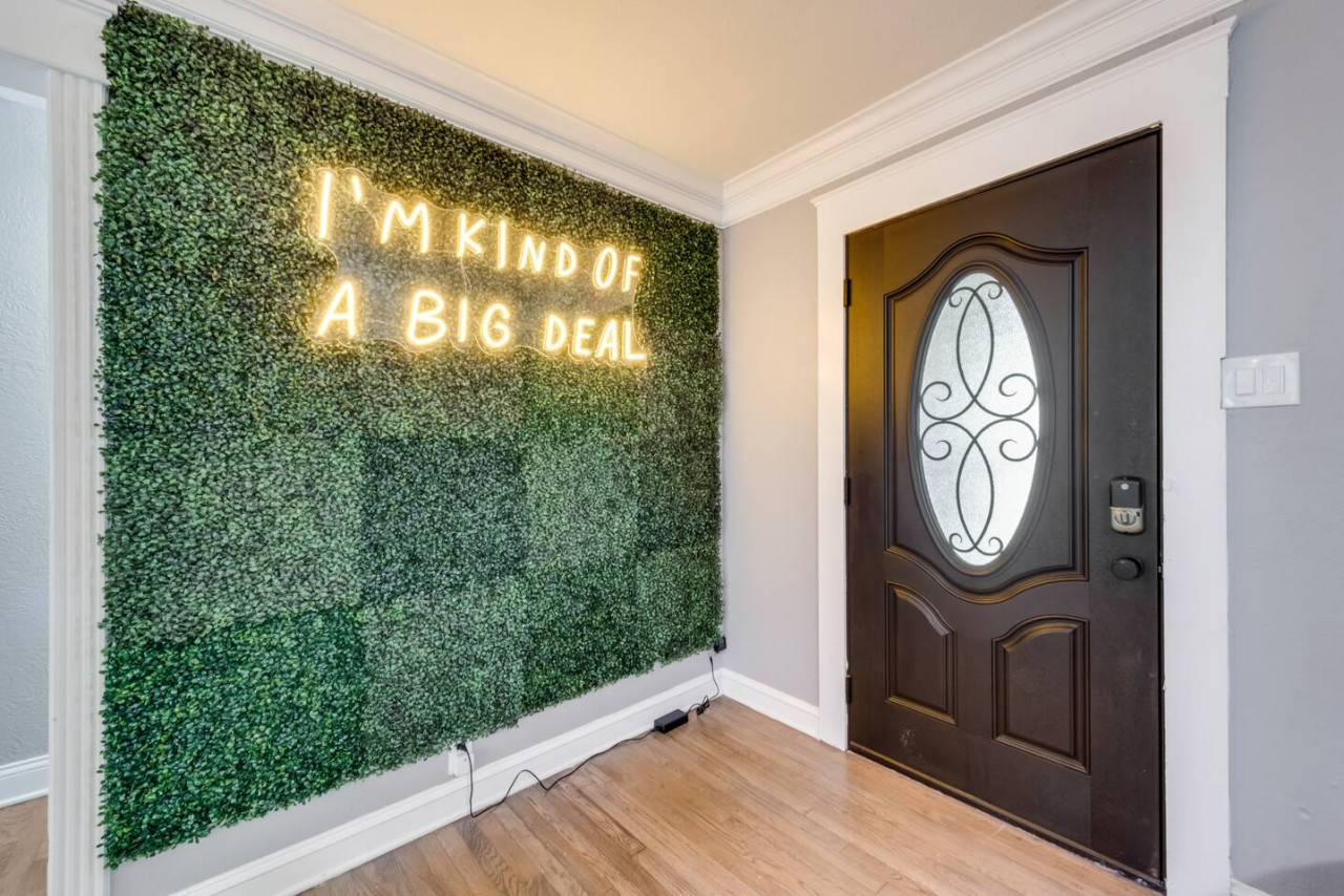 rare-exclusive-retreat-orprivate-hot-tub-or-king-bed/