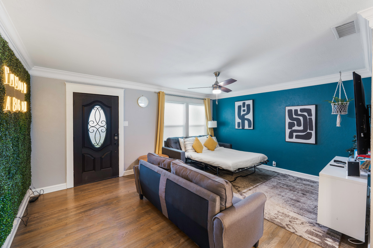 rare-exclusive-retreat-orprivate-hot-tub-or-king-bed/