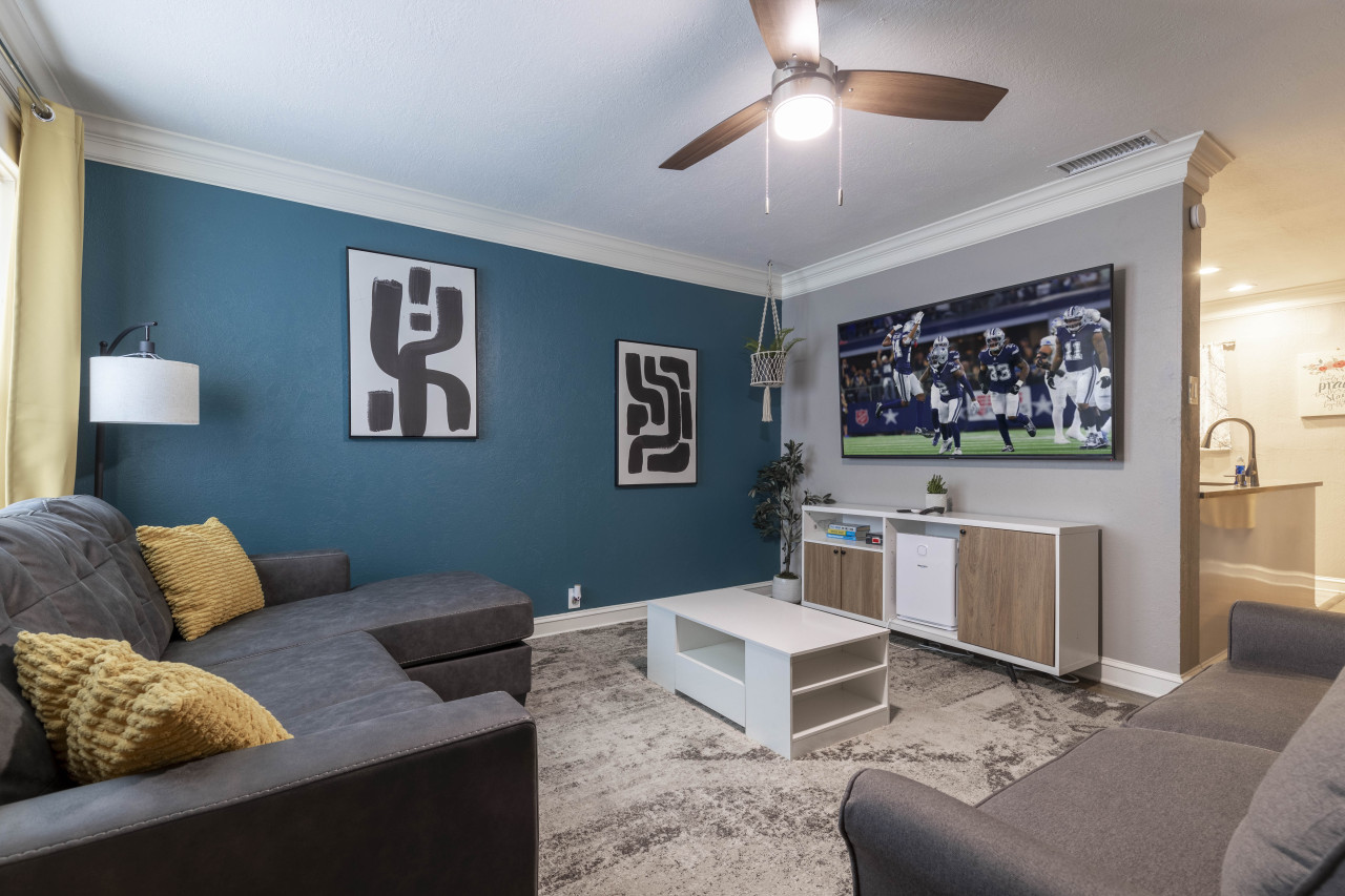 rare-exclusive-retreat-orprivate-hot-tub-or-king-bed/