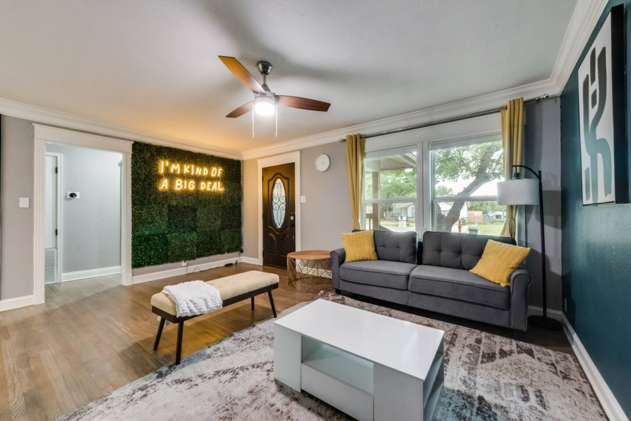 rare-exclusive-retreat-orprivate-hot-tub-or-king-bed/