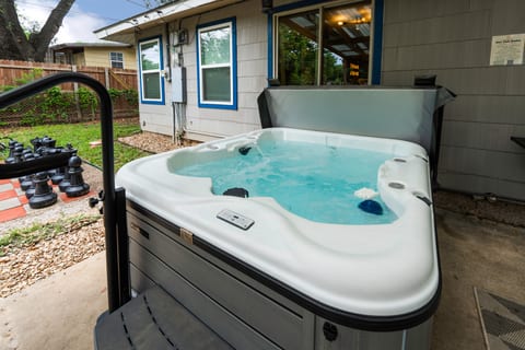 Rare Exclusive Retreat |Private Hot Tub | King Bed