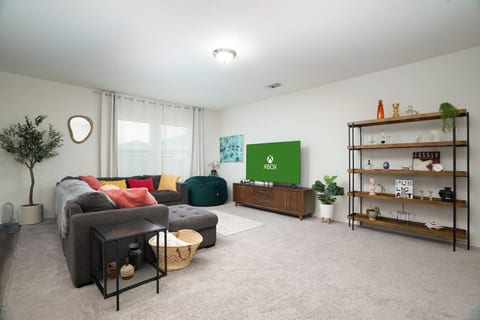 Sleeps 13 | Near SeaWorld & Lackland | 4BR