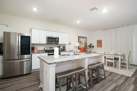 Sleeps 13 | Near SeaWorld & Lackland | 4BR