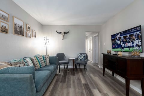Lux Modern Getaway | AT&T Stadium Views | King Bed