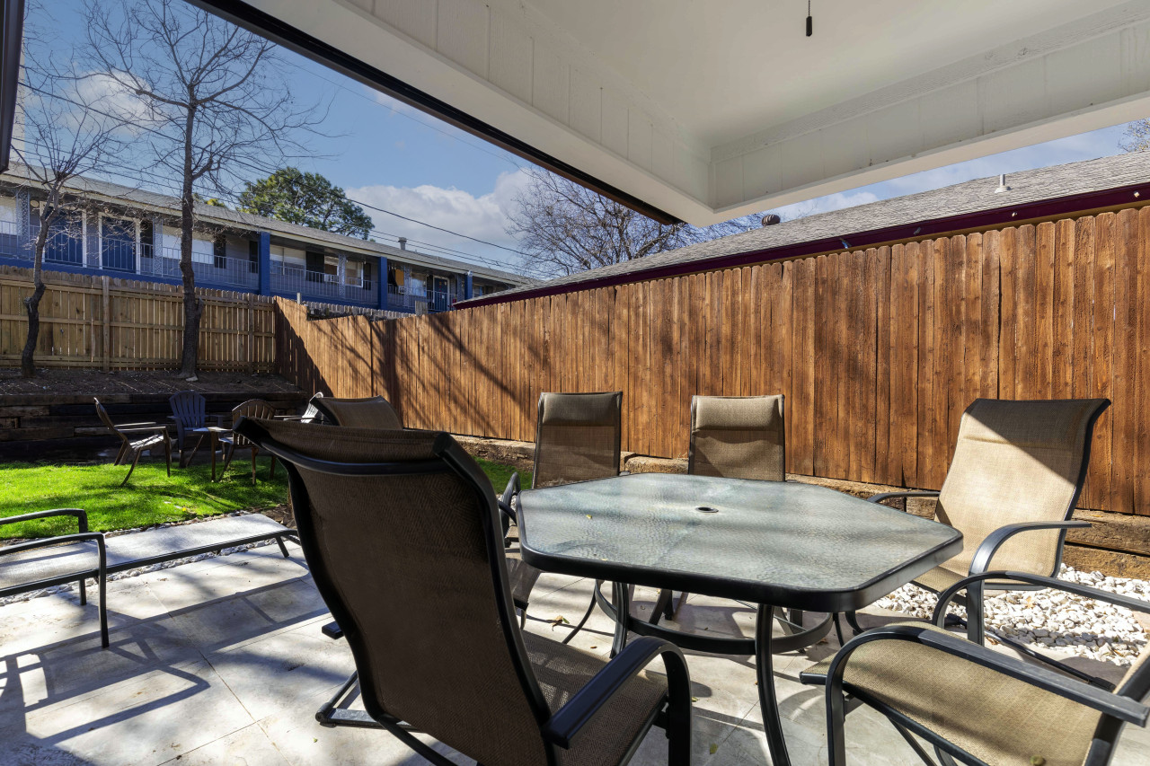 lux-modern-getaway-or-atandt-stadium-views-or-king-bed/