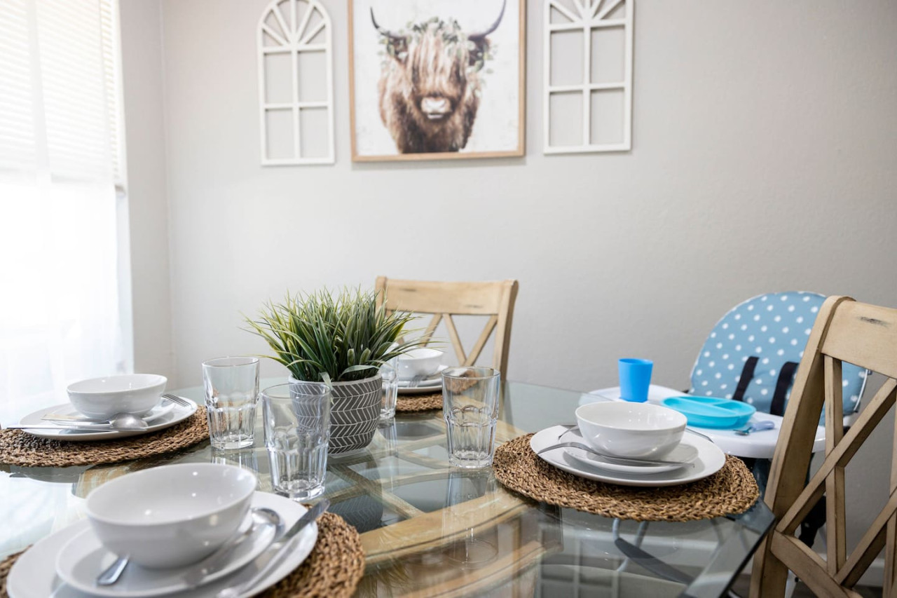 lux-modern-getaway-or-atandt-stadium-views-or-king-bed/