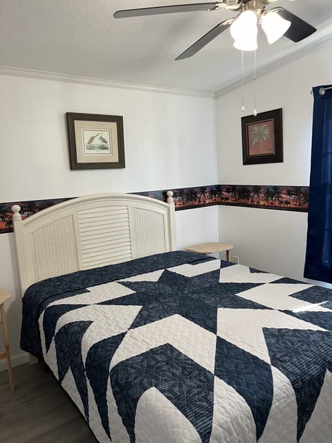 Guest bedroom.