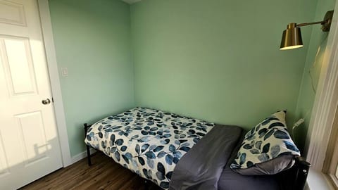 The Artifact Room - 5 mins to Seattle Center