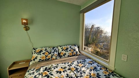 The Spectrum Room - 5 mins to Seattle Center