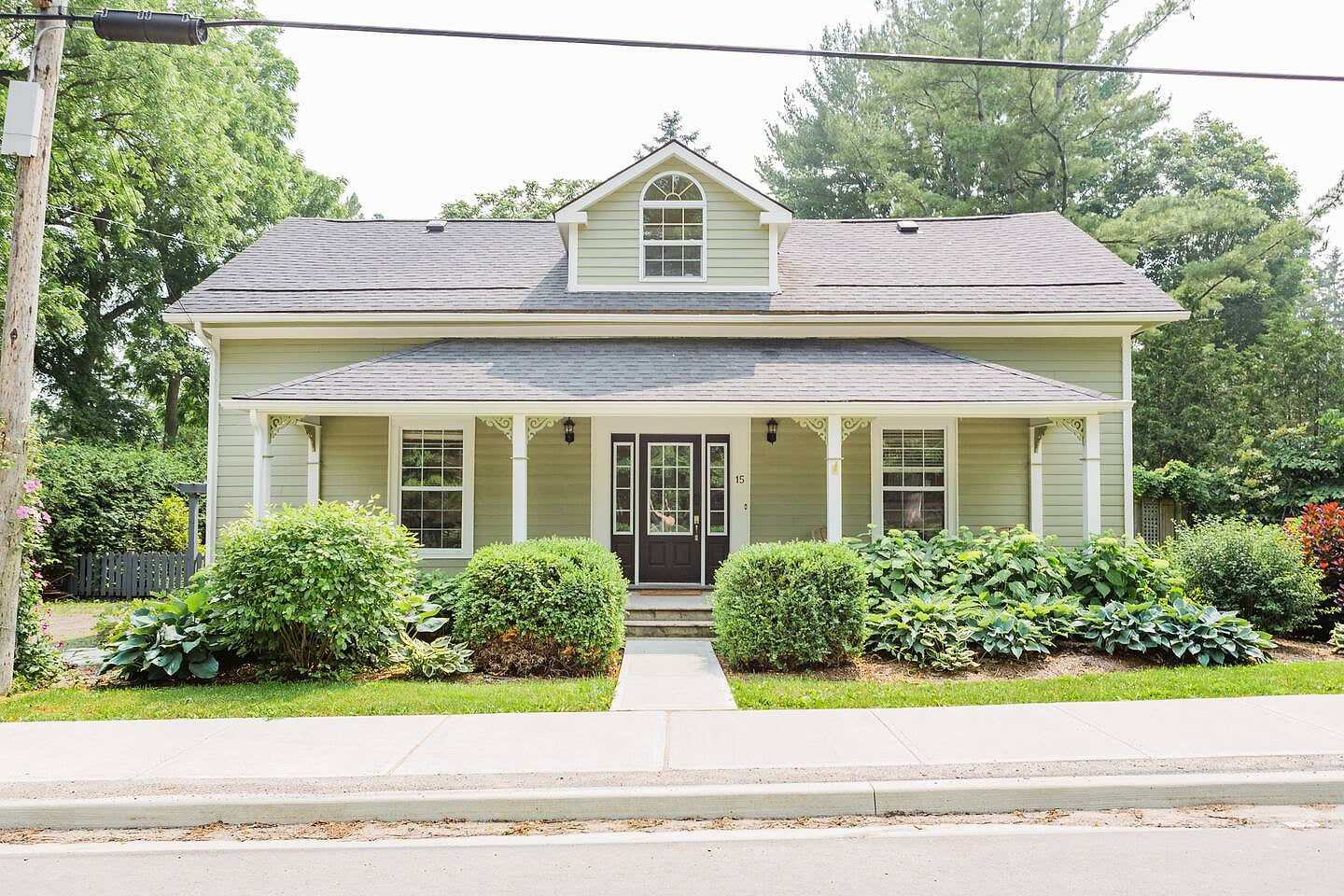 Centrally Located Picton - Private Backyard - BBQ