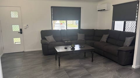 Family retreat in Ningi. Pet friendly!