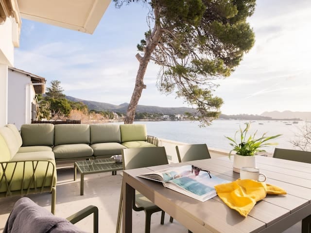 Voramar 47: Luxury seafront apartment on Pine Walk - Port de Pollença
